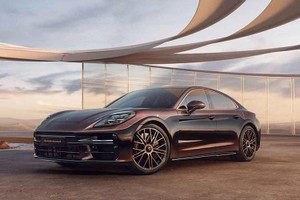 Porsche Panamera 2024 bản đặc biệt, lớp sơn dát từ vàng thật 100%