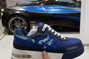 Minh Nhựa tậu giày và nón Pagani Huayra "sẹc tông" hơn 10 triệu đồng