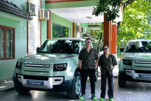 "Độc lạ Bình Dương" 2 anh em chi hơn 15 tỷ tậu Land Rover Defender 