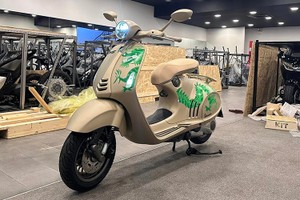 Vespa 946 Dragon "bằng xương bằng thịt" tại Việt Nam, khoảng 2 tỷ đồng?