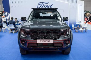 Cận cảnh Ford Everest Sport 2024 “bằng xương, bằng thịt”, chờ về Việt Nam