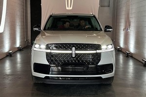 Lincoln Navigator 2025 - "khủng long" thế hệ mới hơn 2,5 tỷ đồng