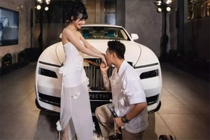 Minh Nhựa lần đầu khoe cặp xe Rolls-Royce siêu sang bạc tỷ