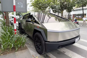 Cận cảnh Tesla Cybertruck 2024 hơn 6 tỷ đồng, đầu tiên phố Việt 