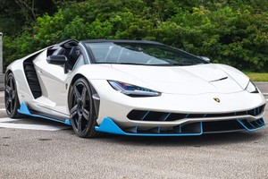 Lamborghini Centenario Roadster hơn 50 tỷ chờ đại gia "hỏi cưới"