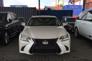 “Chạm mặt” xế sang Lexus GS 200t giá 3,1 tỷ tại Hà Nội