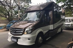 Nhà di động tiền tỷ Mercedes lăn bánh tại Việt Nam