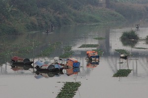 “Xóm nổi” giữa thủ đô đìu hiu đón tết