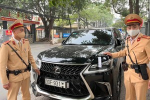 Lexus LX570 “đeo nhầm” biển số ở Hà Nội