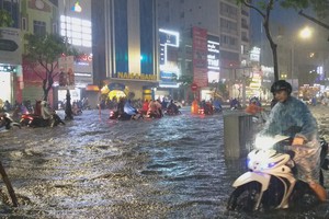 Chuyên gia lý giải nguyên nhân gây mưa lớn khiến Đà Nẵng ngập nặng