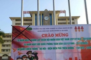 Đình chỉ hai cán bộ trường đại học in pano có cờ Trung Quốc