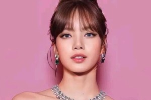 Nhan sắc rực rỡ của Lisa (BLACKPINK) - sao nữ đẹp nhất thế giới