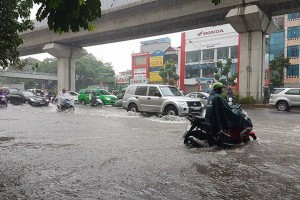 Hà Nội khuyến cáo người dân hạn chế ra đường khi bão số 1 đổ bộ