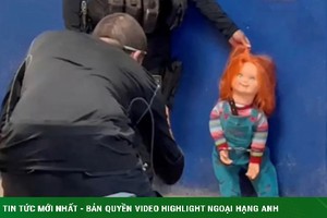  Bắt giữ người đàn ông mang búp bê Chucky đi dọa người để cướp tiền