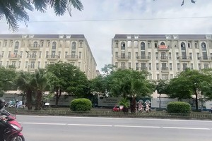 Hà Nội: Hàng trăm shophouse triệu đô ở vị trí vàng  “cửa đóng then cài“