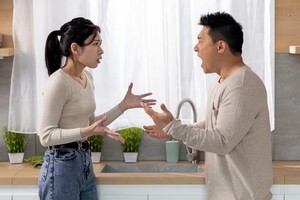 Người phụ nữ nổi điên vì thói quen kinh khủng này của chồng