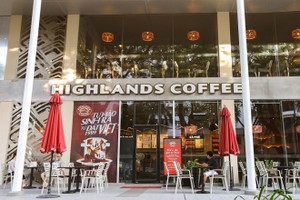 Trước khi chuyển nhượng Phở 24, JFC kinh doanh Highland Coffee thế nào?