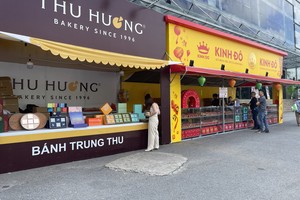 Rằm tháng 8 cận kề, bánh trung thu vẫn vắng khách