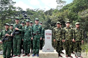 Hành trình kiểm tra cột mốc biên cương trên đỉnh Giăng Màn