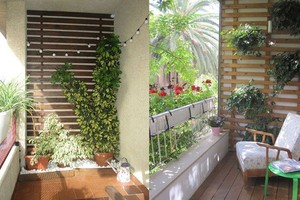 Biến ban công 12m2 thành “xứ sở thần tiên” nơi hoa khoe sắc