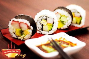 4 cách làm cơm cuộn “ăn đứt” sushi Nhật Bản