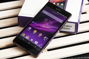 Hàng dựng các dòng điện thoại Xperia bán tràn ngập thị trường