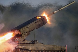 Nga đưa pháo phản lực hạng nặng TOS-1A tới "ngã ba biên giới"