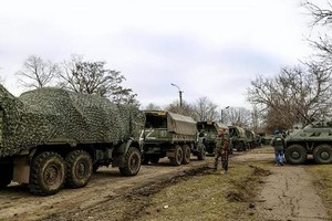 Nga triệt thoái về hữu ngạn sông Dnepr, sẵn sàng đấu pháo với Ukraine