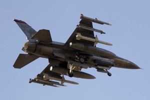 Thế khó của tiêm kích F-16 trong tay Ukraine