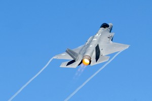 Một con chim đại bàng đã phá hủy F-35 giá trăm triệu USD 