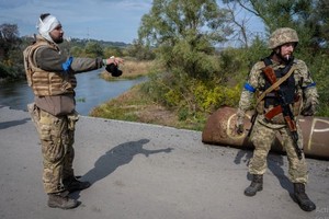 Kurakhove bị bao vây, quân Ukraine bỏ chạy giữa làn đạn 