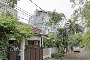 Bên trong căn nhà nghiêng 70 độ độc đáo ở Jakarta