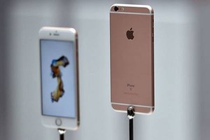 Kinh hãi bán trứng, bán thận kiếm tiền để mua iPhone 