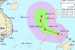 Bão Tokage đang mạnh lên ở Biển Đông