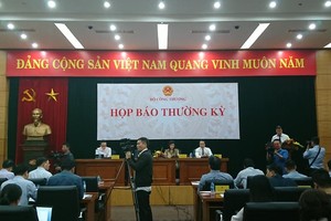 Danh tính 3 cán bộ Công thương bị kỷ luật vụ xe biển xanh đón người nhà Bộ trưởng