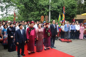 Hàng triệu người cùng dâng hương tưởng nhớ các Vua Hùng