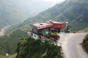 Công trình 7 tầng Mã Pì Lèng Panorama xây “chui”, sếp Công viên ĐCTC Cao nguyên đá Đồng Văn chịu trách nhiệm?