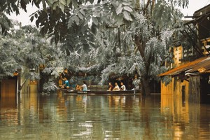 Những câu chuyện đáng yêu đằng sau bộ ảnh “Venice Hội An” thắp sáng những ngày mưa lũ