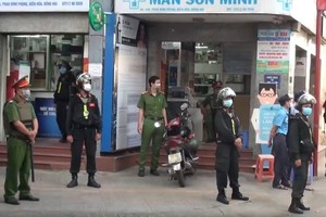 Video: Công an Đồng Nai kiểm tra nhà thuốc Sơn Minh