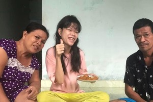 'Hiện tượng mạng' Thanh Nga Bento: 'Cuộc sống khó khăn, ba mẹ phải bán vé số'