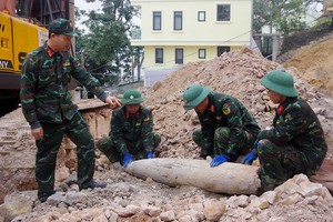 Quảng Ninh: Đào móng nhà, phát hiện quả bom nặng 230 kg