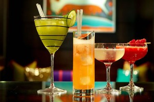 Thán phục kỷ lục gia pha chế Cocktail đỉnh nhất thế giới