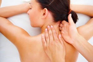 Đột quỵ suýt chết vì massage cổ sai cách