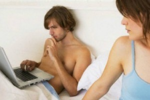 Bàng hoàng phát hiện chồng "nghiện" chat sex với gái, vẫn thề thốt không có chuyện ngoại tình