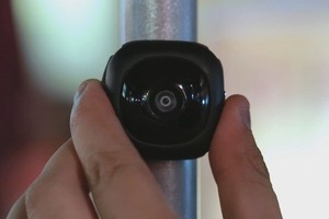 Nữ giúp việc chết lặng khi phát hiện camera giấu kín trong phòng tắm