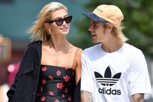 6 bí quyết đơn giản cho vẻ ngoài rạng rỡ như Hailey Bieber