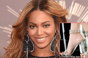 Ngắm đôi sandal kim cương gần 7 tỷ của Beyonce