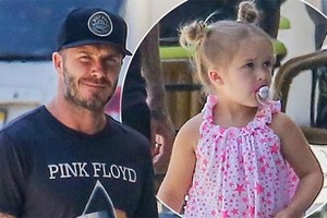 David Beckham tức giận vì con gái Harper bị chỉ trích