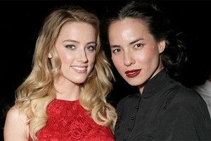 Amber Heard từng bị bắt vì bạo hành người tình đồng tính