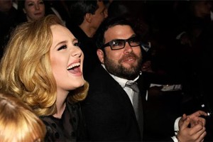 Adele hạnh phúc trong cuộc hôn nhân giản dị cùng Simon Kenecki